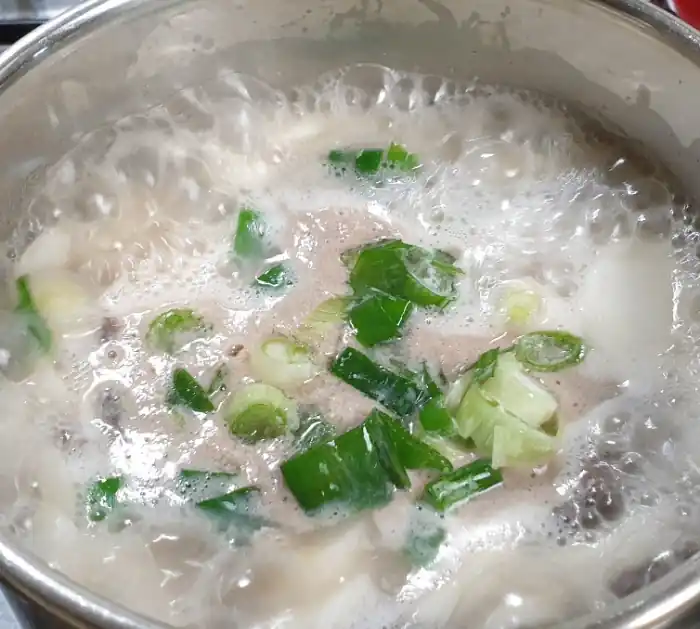 떡국 끓이기