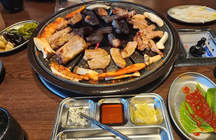 보문갈비 대표메뉴인 수제양념돼지갈비 상차림