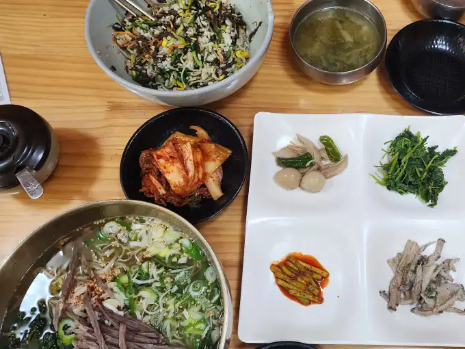 의령소바 산채비빔과 온소바