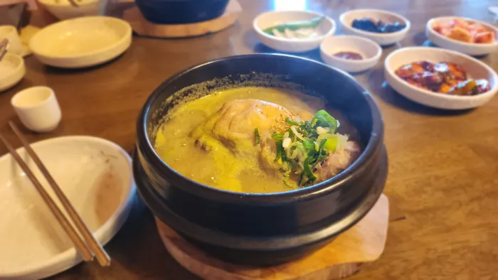 백제삼계탕13월 한방삼계탕